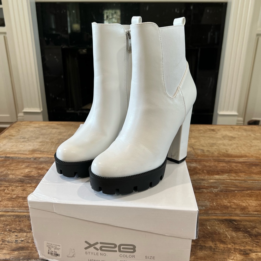 Black & White Bootie 😎